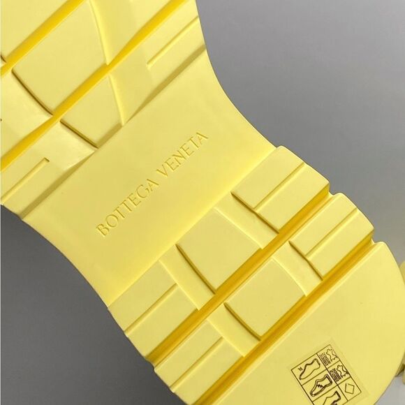 Bottega Veneta Contrast-Sole Leather Tire Chelsea Boots size 38 - Picture 11 of 11